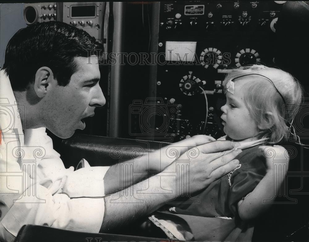 1966 Press Photo Dr. R. Michael Feldman, Director of Audiology, Jewish Hospital - Historic Images
