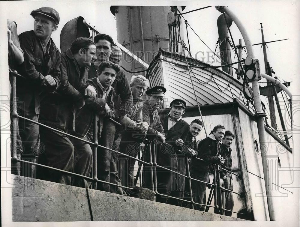 1938 Press Photo Members of crew of the disabled British Freighter Lycia - Historic Images