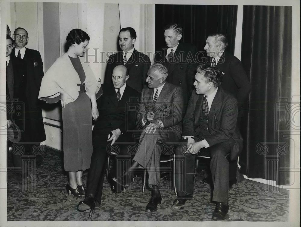 1935 Press Photo Dress Makers Union Meeting Settling Gandhi Strike - Historic Images