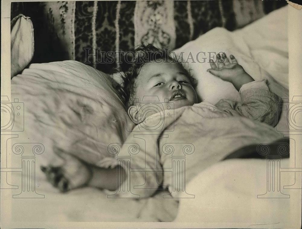 1923 Press Photo 18 Month Old Joie Richards Survives 45 Foot Fall - neb03979 - Historic Images