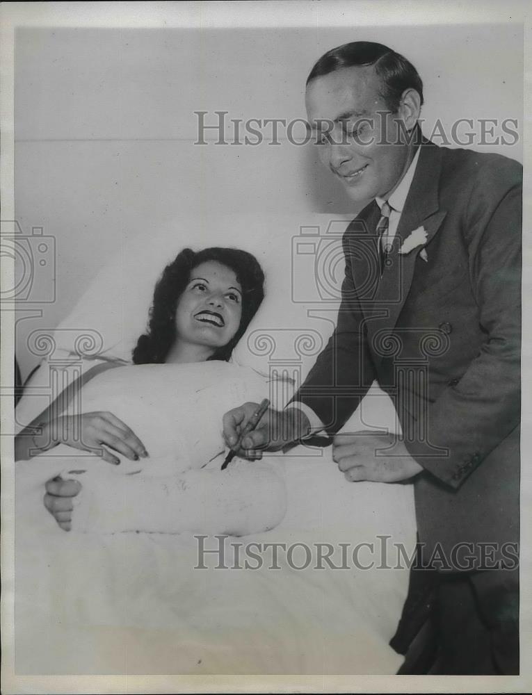 1933 Press Photo Andrea Marsh, radio torch singer injured in an auto crash - Historic Images