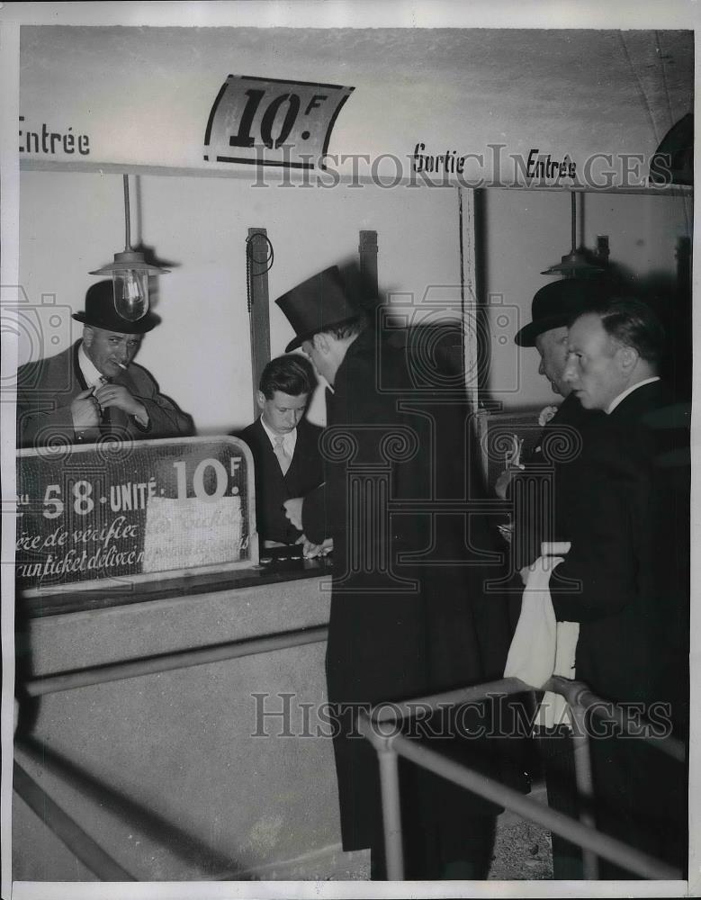 1939 Press Photo betting window at Longchamps Race Track in France - Historic Images