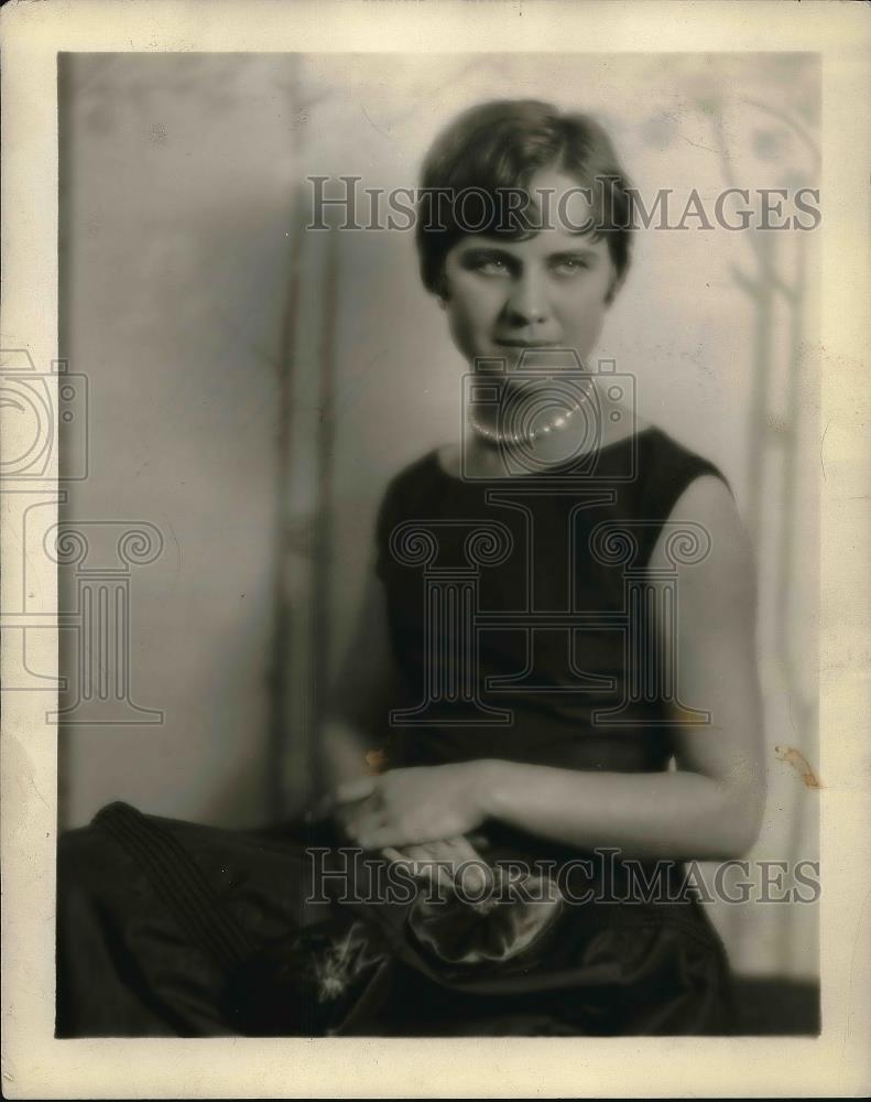 1929 Press Photo Mary Kaiser Wearing New President Horseman Home League - Historic Images