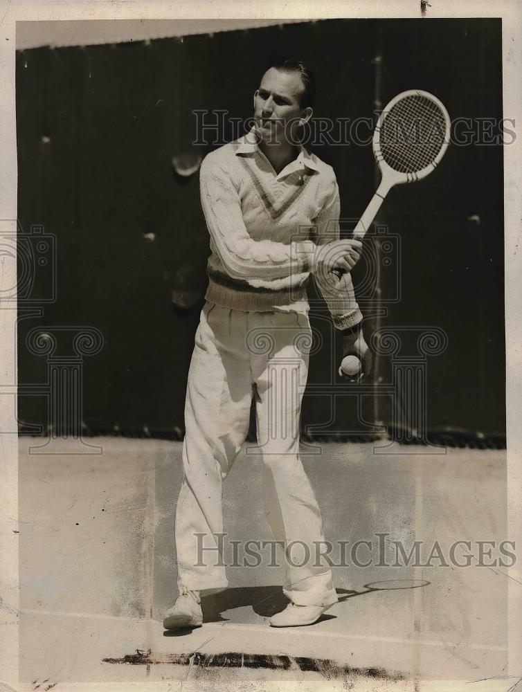 1938 Press Photo Harry Kenney playing tennis - Historic Images