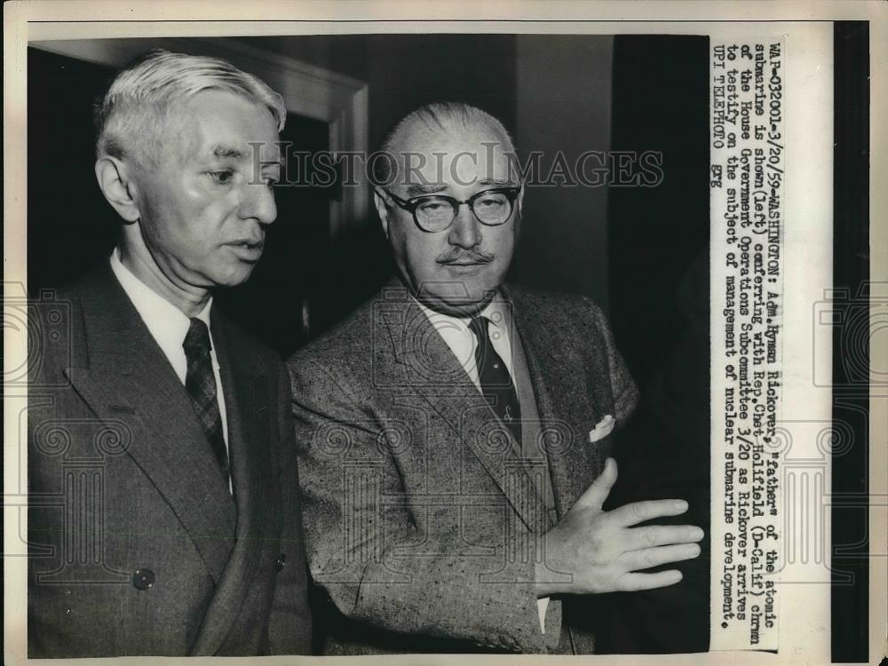 1959 Press Photo Adm. Hyman Rickover of Atomic Submarine and Rep.Chet Holifield. - Historic Images