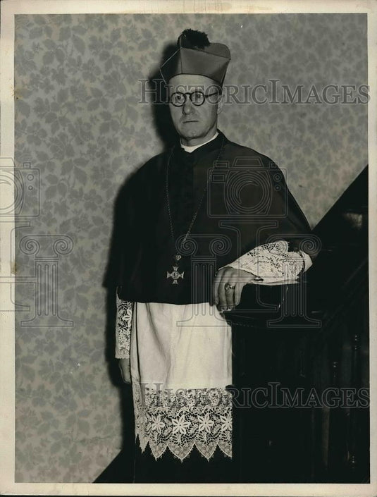 1936 Press Photo Fr. John J. Oman, invested as canou of St. Nicholas' Cathedral - Historic Images