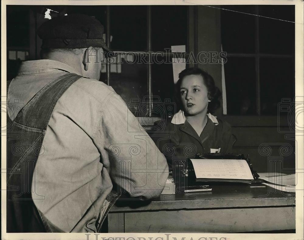 1942 Press Photo Miss Jacqueline Rowe, St. Louis Secretary of Red Cross Mobile - Historic Images