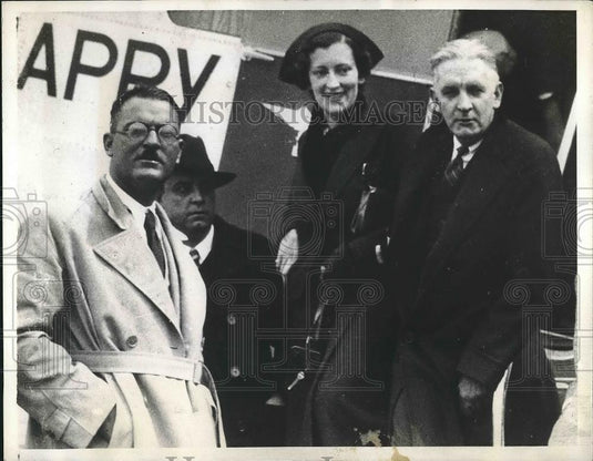 1936 Press Photo HR Ekins Pilot Around World Race Arrives In Jaloi Greece - Historic Images