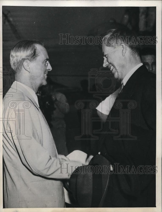 1943 Press Photo V. P. Henry Wallace & Edwin Wilson at Balboa canal zone - Historic Images