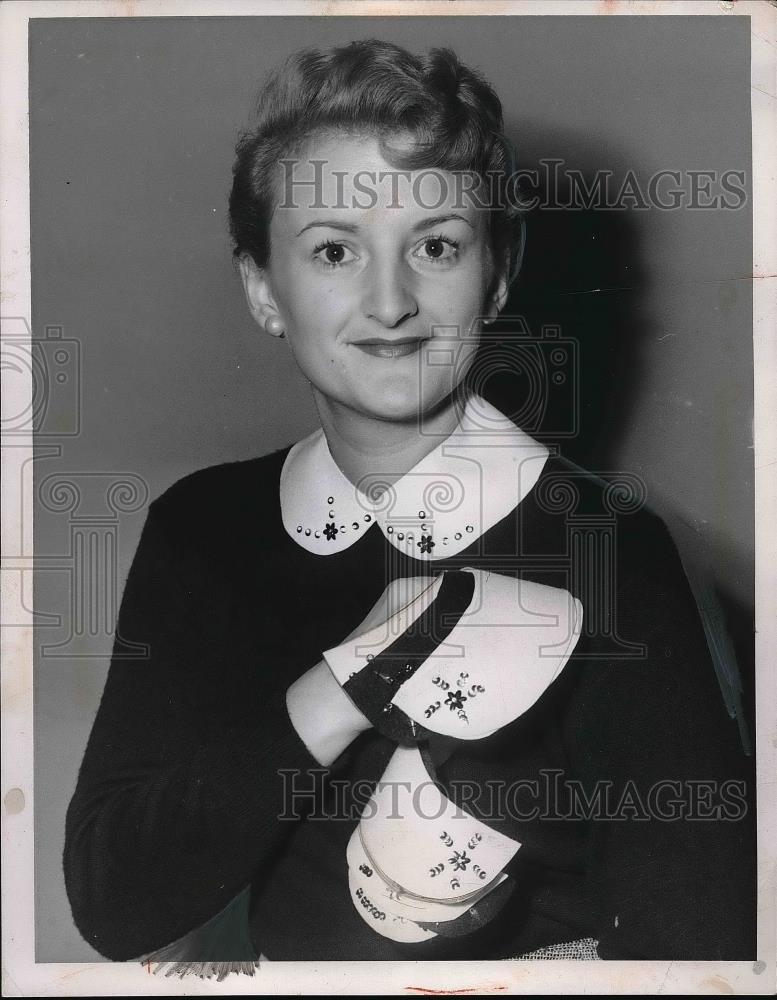 1955 Press Photo Mrs. E.L. Hendershot Shows Collars from Delta Zeta Sorority - Historic Images