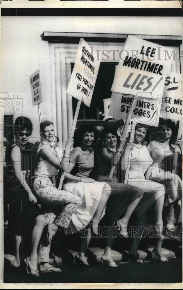 1960 Press Photo 200 Night Club performers &amp; workers protest against closures - Historic Images