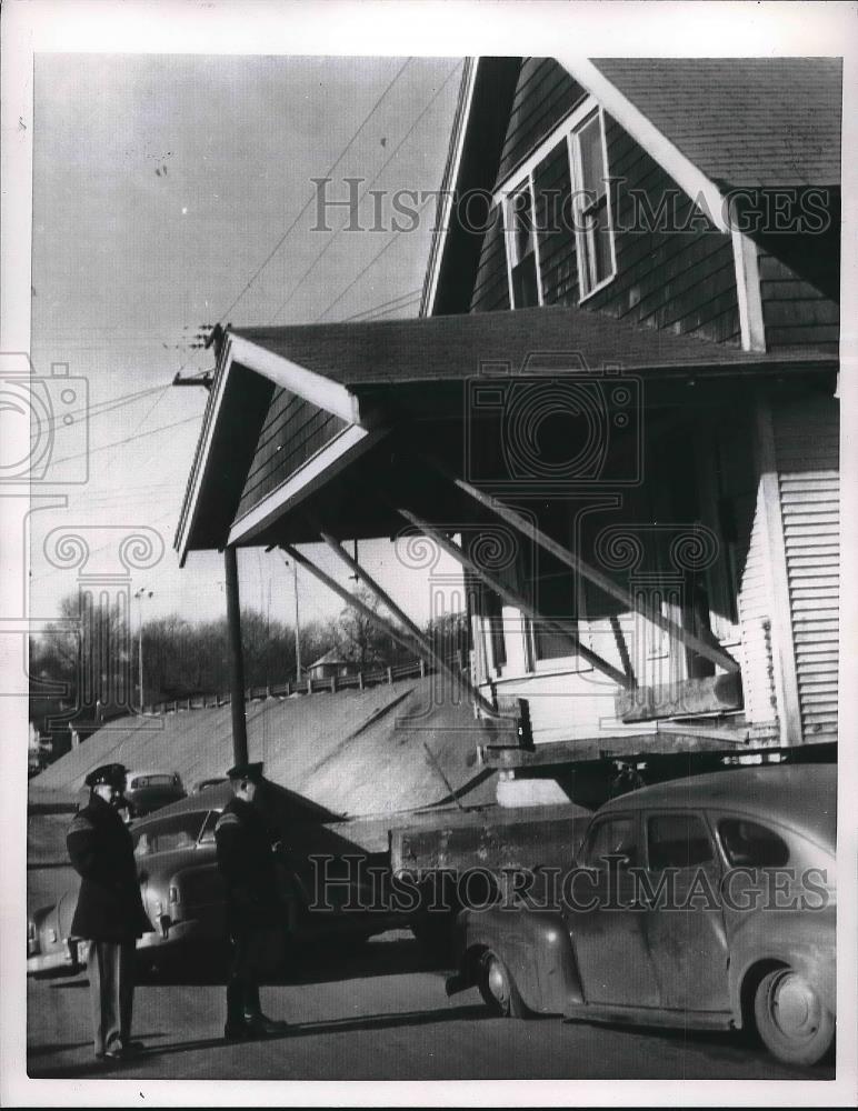 1956 Press Photo Site of a car accident in grand rapids Michigan - Historic Images