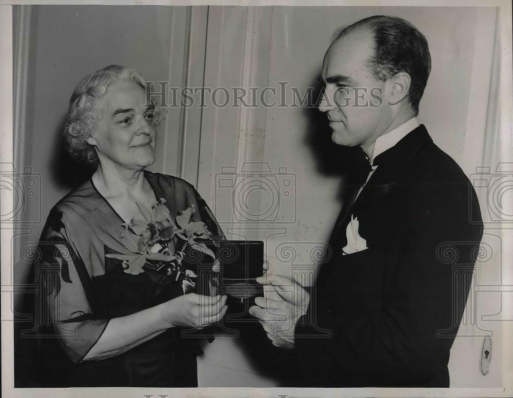 1937 Press Photo Clement Cleveland Medal Awarded to Henry Luce - nea95560 - Historic Images