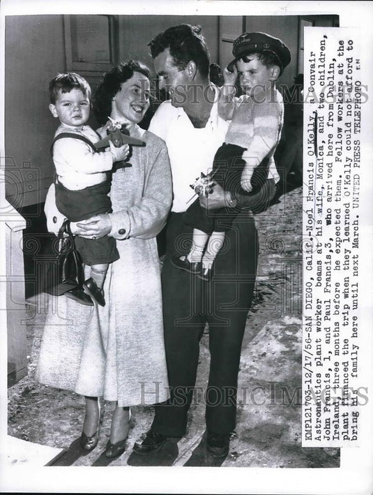 1956 Press Photo Noel O'Kelly Convair Astronautics Worker Beams at Family - Historic Images