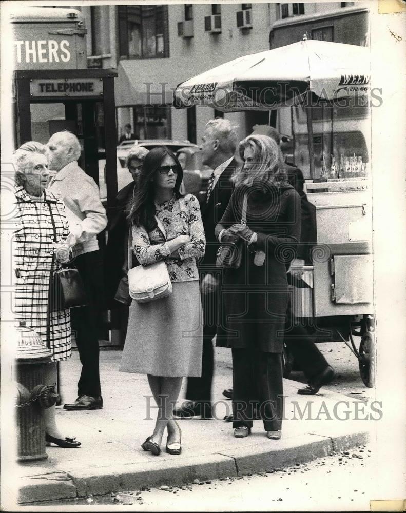 1970 Press Photo Women Wait On Sidewalk - neb08878 - Historic Images