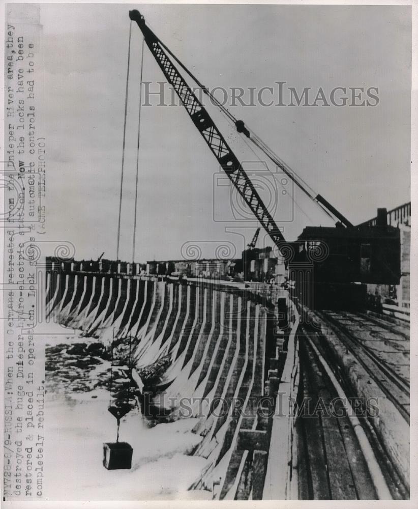 1946 Press Photo Locks restored and placed in operation at Dnieper River area - Historic Images