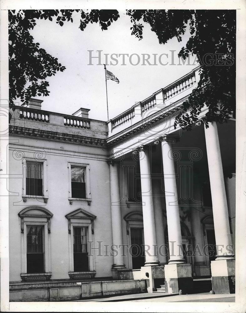 1945 Press Photo Flag flying over the White House - neb17855 - Historic Images