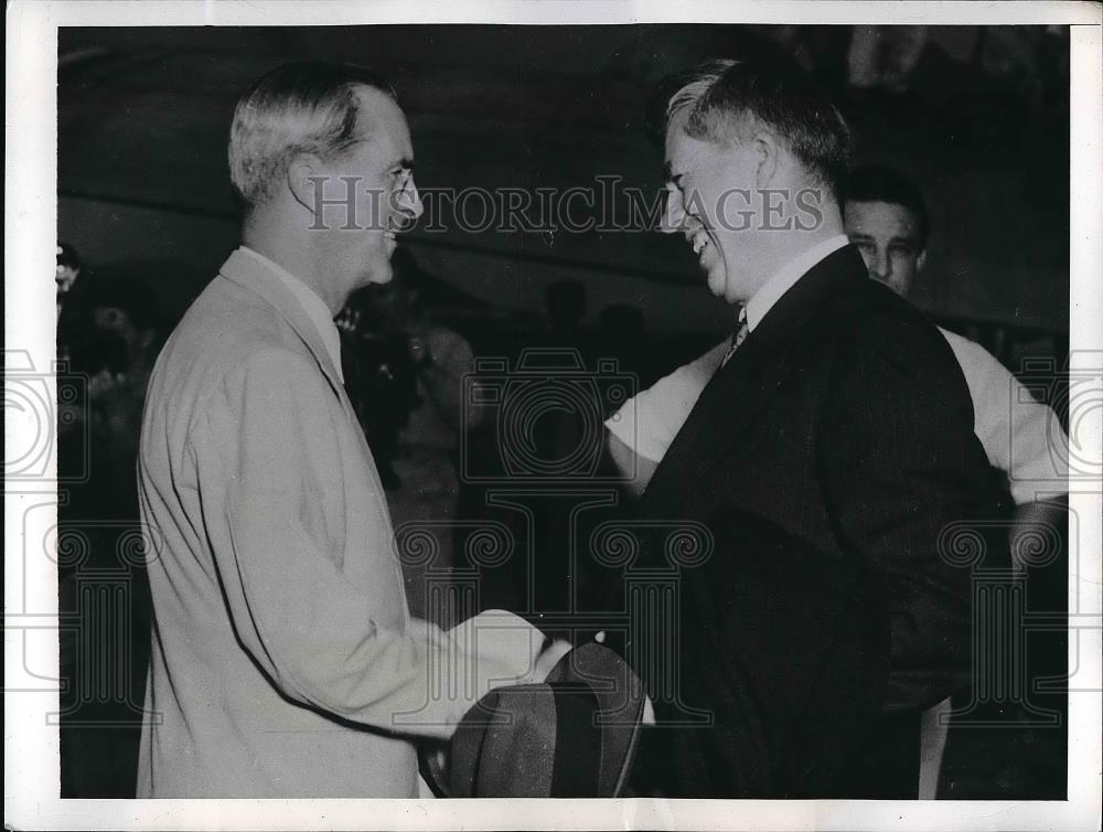 1943 Press Photo Vice President Henry Wallace &amp; Edwin C. Wilson In Panama - Historic Images