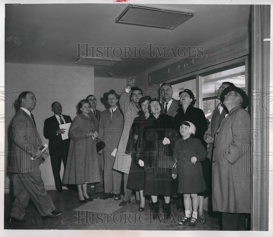 1954 Press Photo Lincoln Road Home Visited For Electrical Heating System - Historic Images