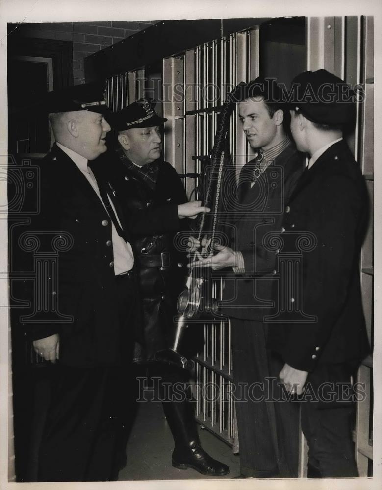 1940 Press Photo Captain John Thorburn Questions Raymond Plotnic, Salesman - Historic Images