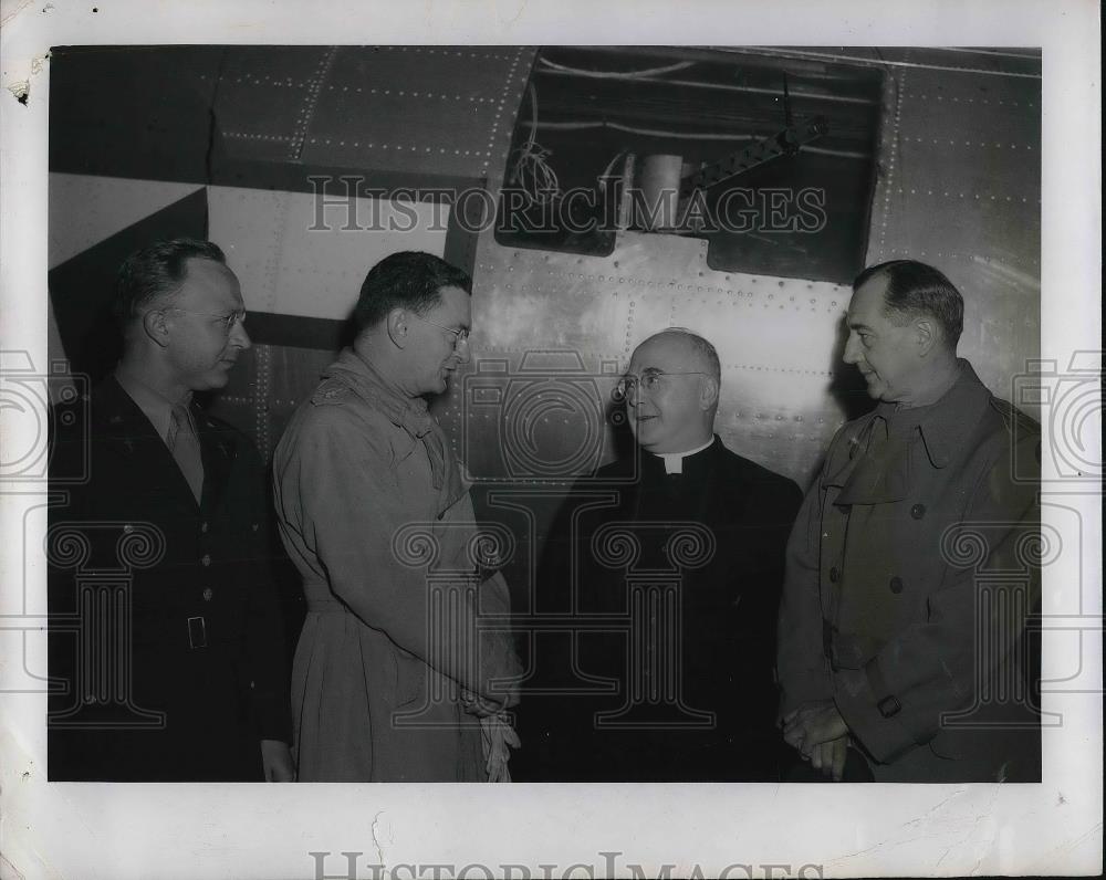 1944 Press Photo Archbishop Spellman with Chaplains outside a Flying Fortress - Historic Images