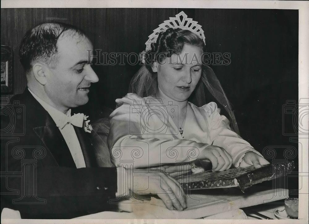 1939 Press Photo Maria Hatziconstantinou, Gus Pserest Courtship by mail - Historic Images