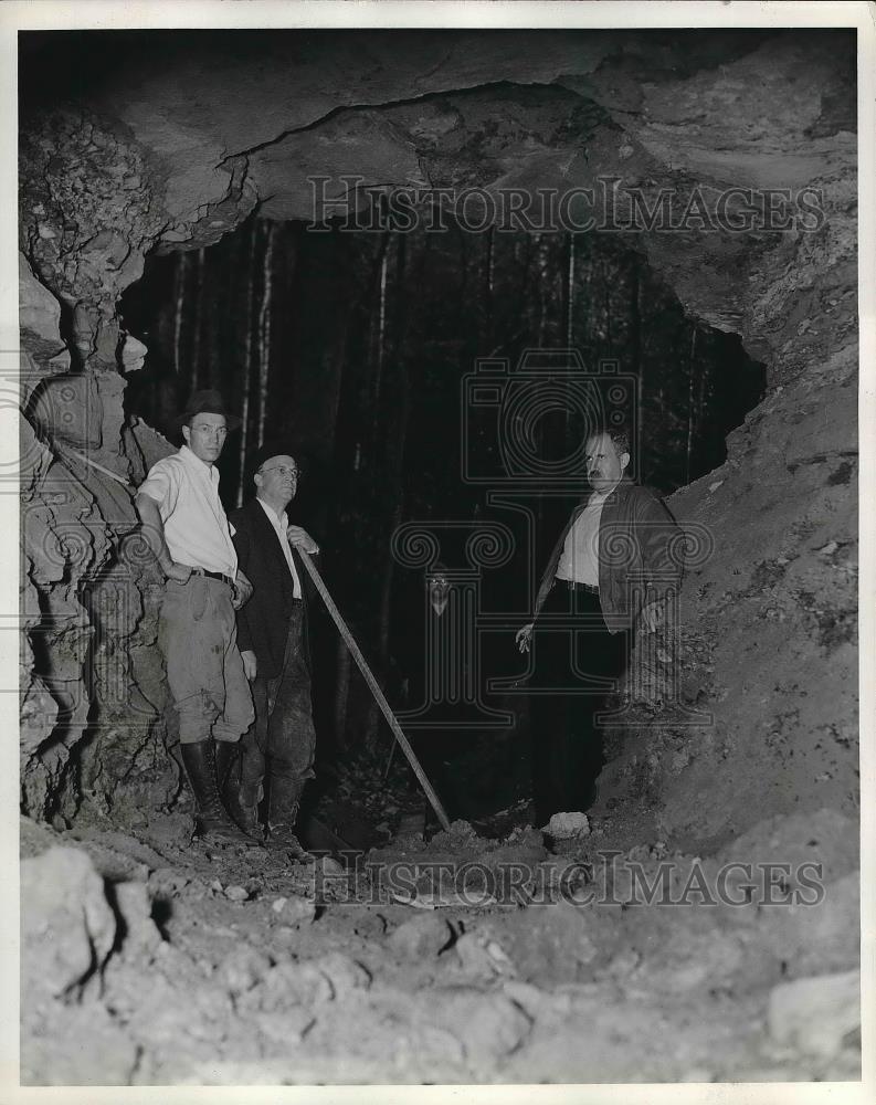 Press Photo Tight Hollow Mines, Koppenol, Prof, Demorest, Hughes, Koph - Historic Images