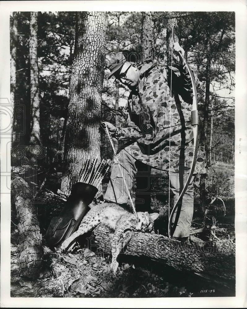 1958 Press Photo Camouflaged hunting Panka, made with Plioflex synthetic rubber - Historic Images