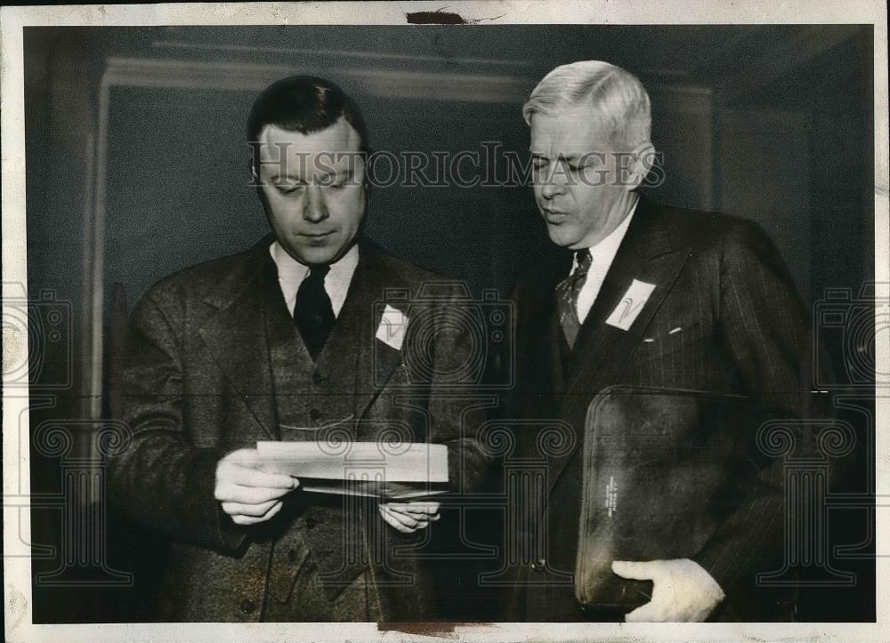 1942 Press Photo United Aytomobile Workers Official Walter Reuther Confers - Historic Images