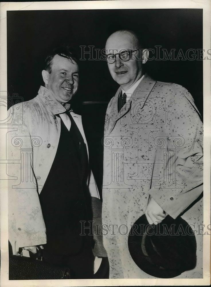 1949 Press Photo Foreign Secretary of Canada Lester Pearson with Kums Wrong - Historic Images