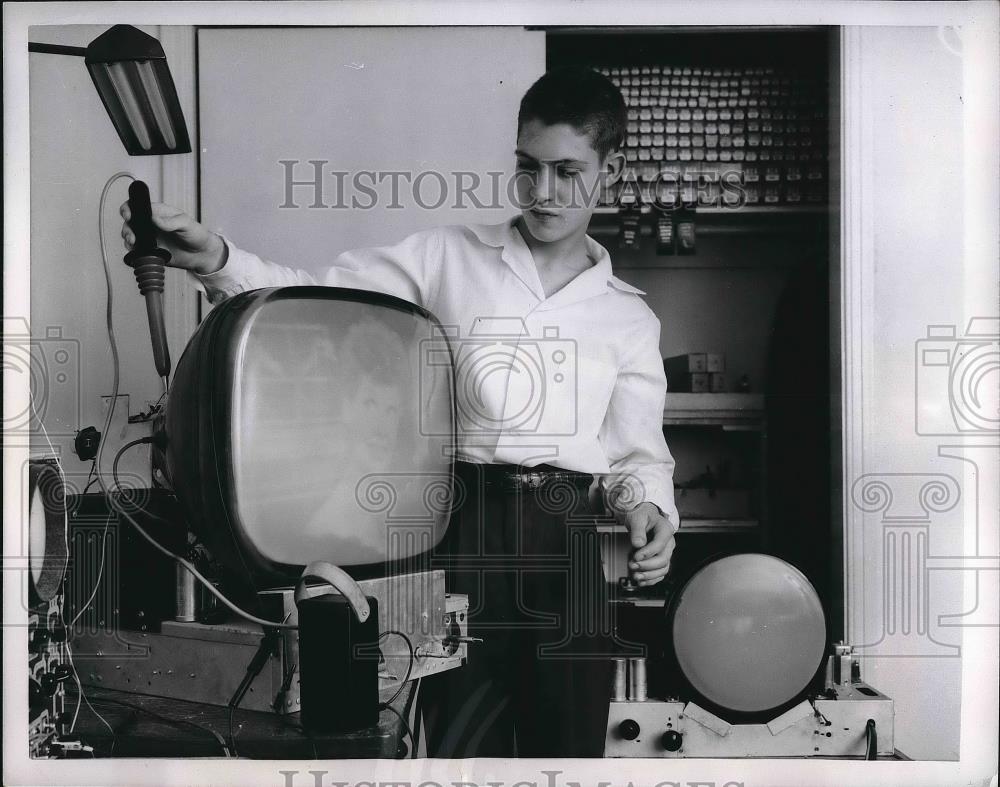 1954 Press Photo 13 yr old Steve Allen builds his own color TV receiver - Historic Images