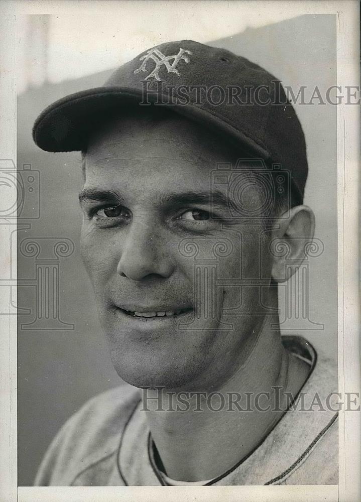 1940 Press Photo New York Giants Alban Glossup at Spring Training Camp - Historic Images