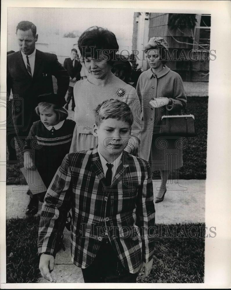 1965 Press Photo Mrs. James Lovell with her children Susan, Jay and Barbara - Historic Images