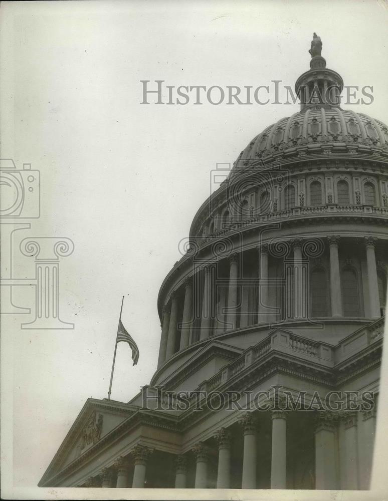 1930 Press Photo Capitol American Flag Half-Mast for William Howard Taft Death - Historic Images