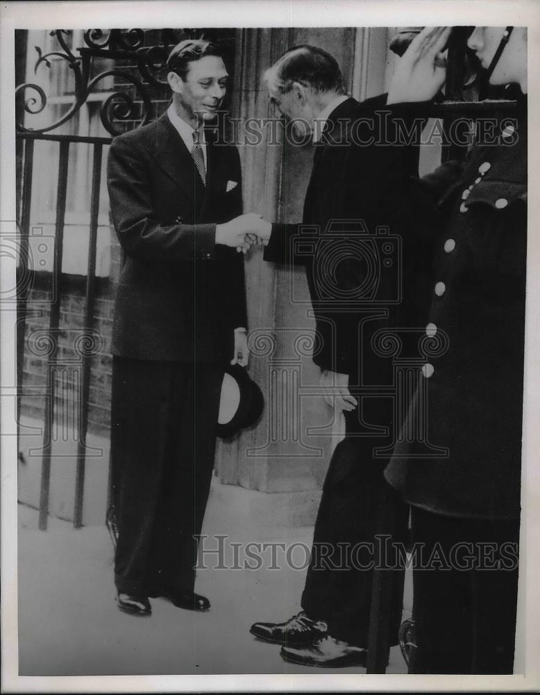 1939 Press Photo King George of England and British Prime Minister Chamberlain. - Historic Images