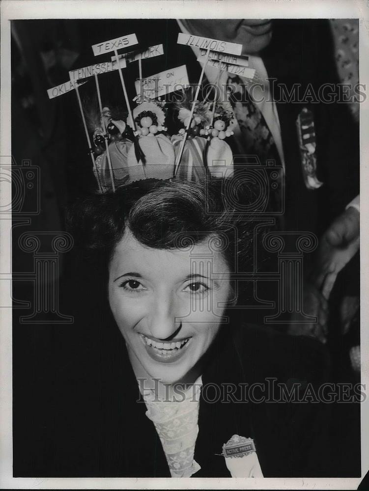 1944 Press Photo Peggy Bronzell, Hat with Dolls, Democratic National Convention - Historic Images