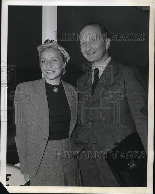 1941 Press Photo Mr. & Mrs. Hermann Known As MME Finy Opera Singer In New York - Historic Images