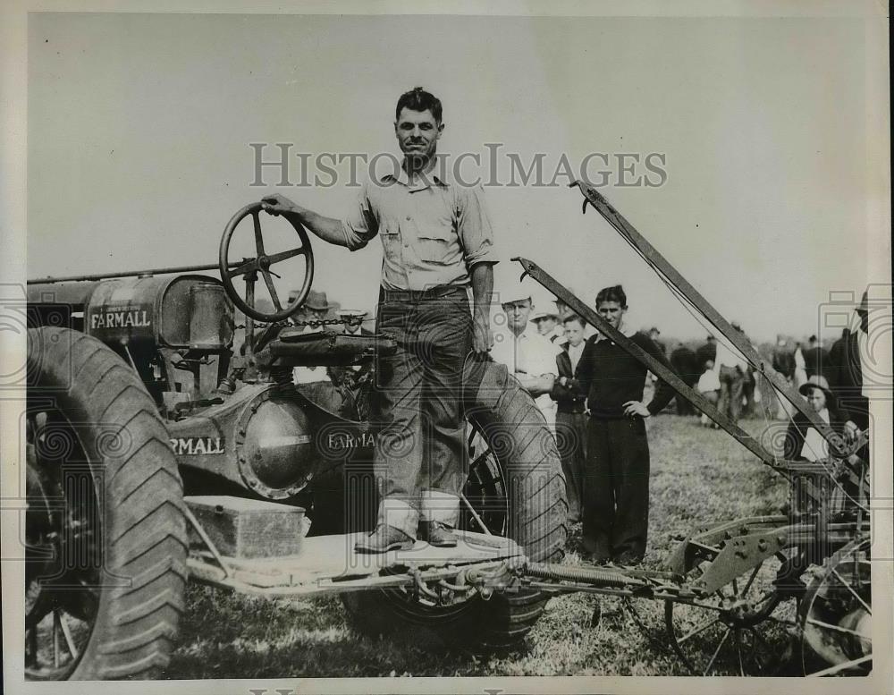 1933 Press Photo Carl Shogen wins wheat plowing championship in Ill. - Historic Images