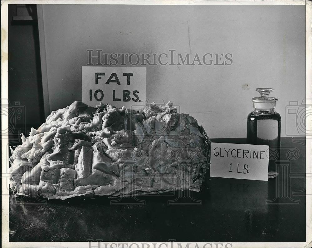 1943 Press Photo 10 lbs of fats used to manufacture glycerine - Historic Images