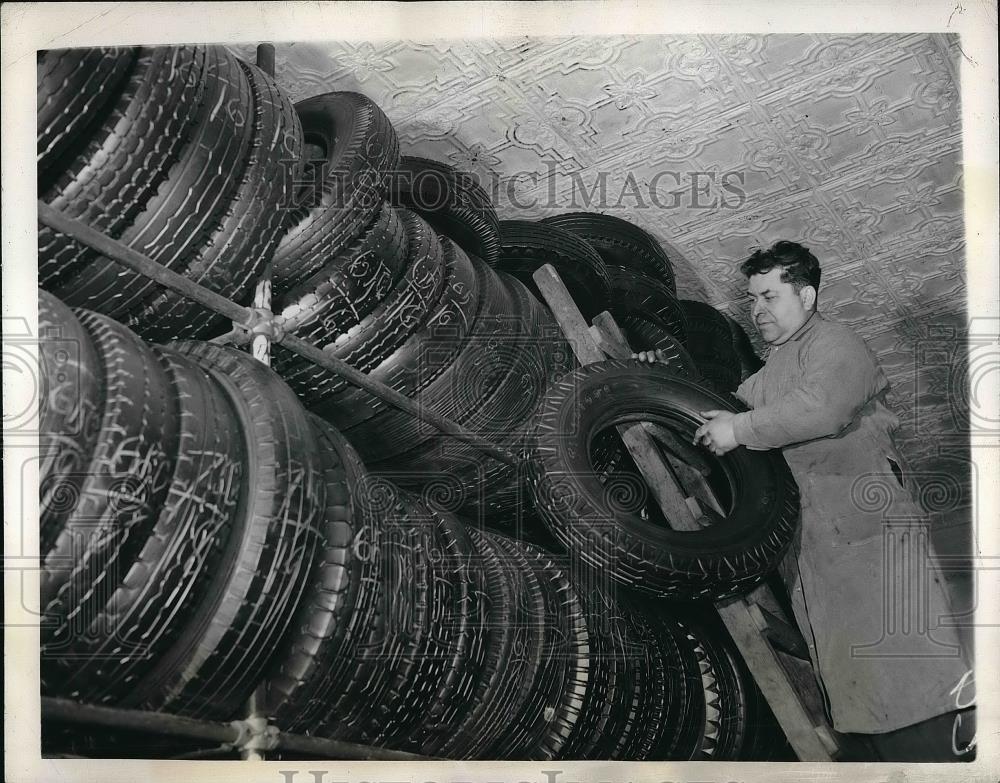 1942 Press Photo B. Stendig Frozen stock of new tires - Historic Images