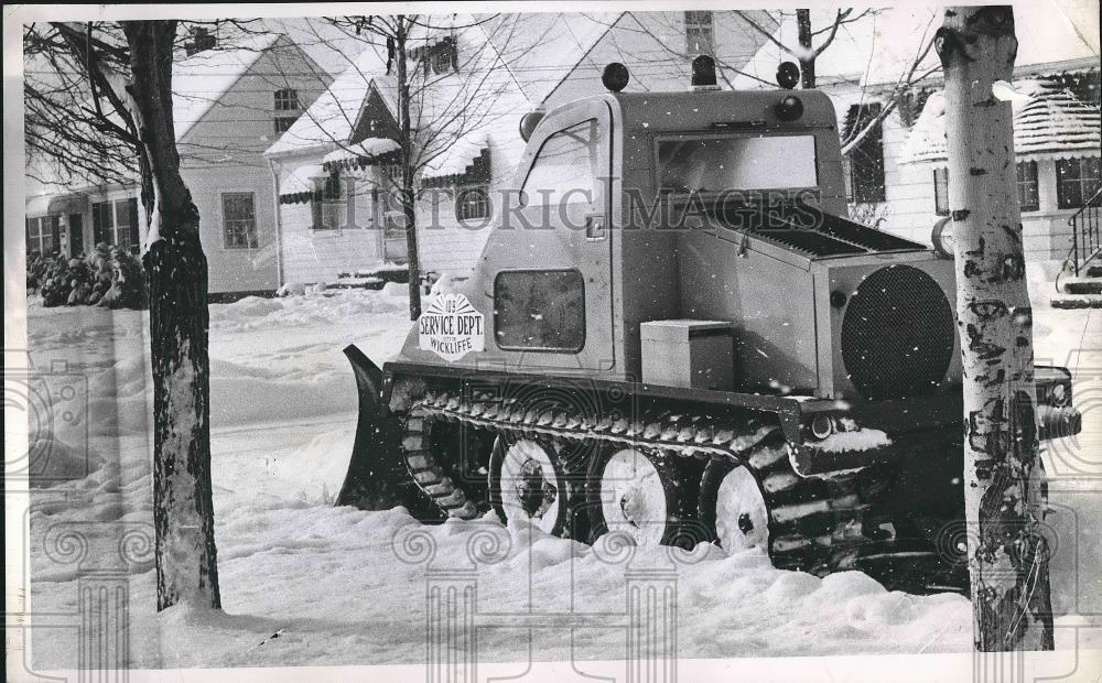 1966 Press Photo Wickliffe Service Tractor remove snow. - Historic Images