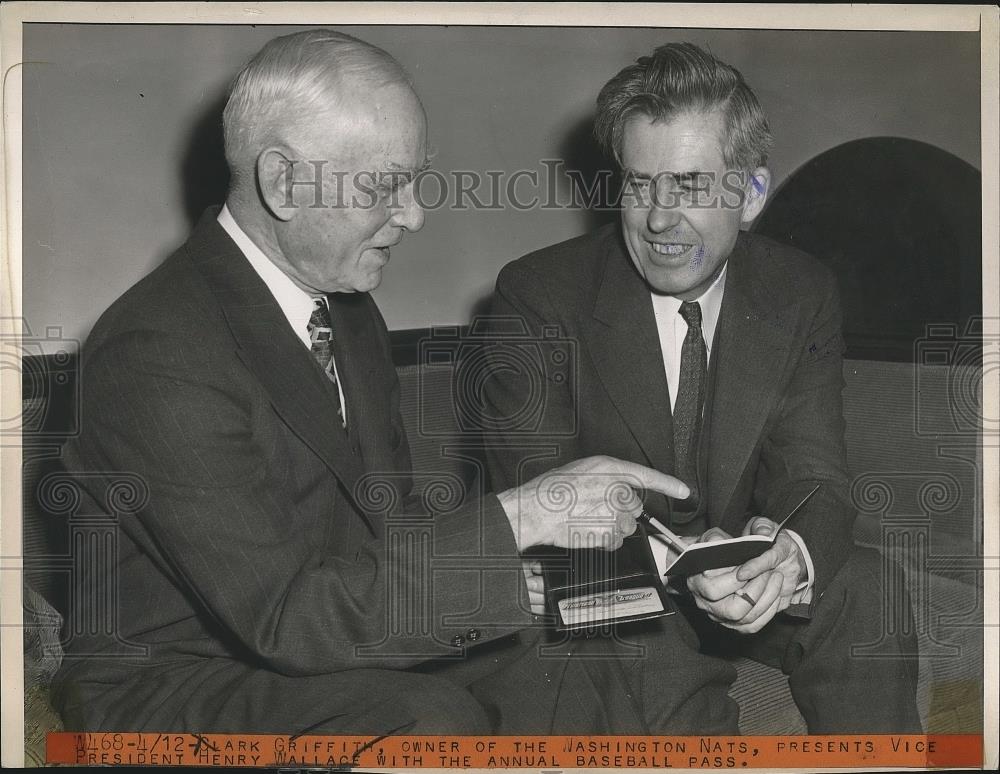 1944 Press Photo Clark Griffith Owner Senators MLB Vice President Henry Wallace - Historic Images