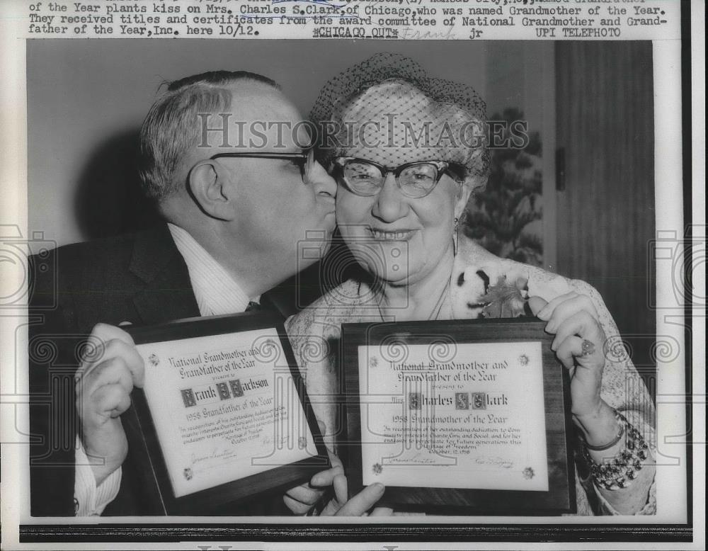 1958 Press Photo Mr and Mrs Charles Clark with their awards - Historic Images