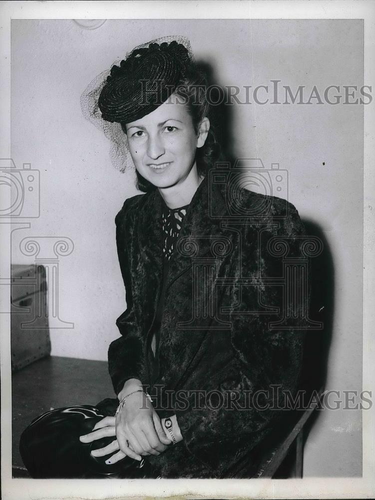 1946 Press Photo Mrs. Ethel Zygmin Superior Court - Historic Images