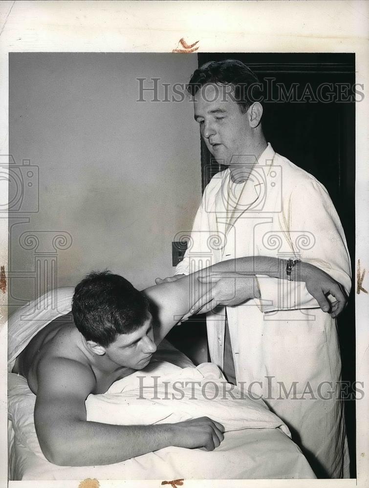 1946 Press Photo Jerry Nolan, Veteran Blinded at Battle Became PT, F. Nadherny - Historic Images