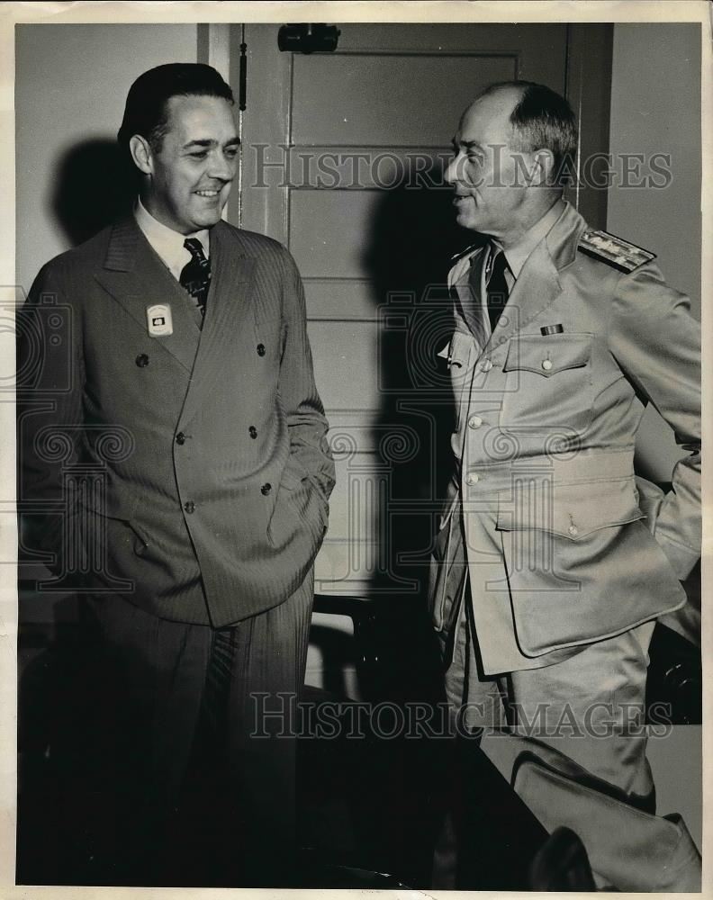 1942 Press Photo Dr. Emery Morris and Vice Admiral Russell Waesche - Historic Images