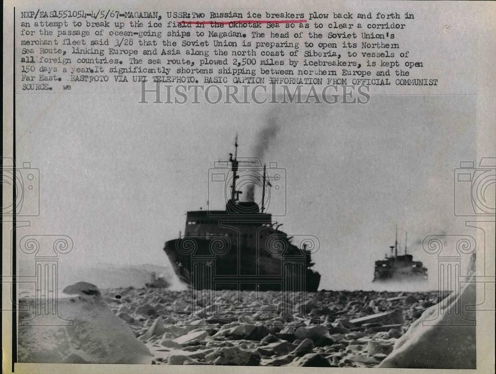 1967 Press Photo Two Russian Ice Breakers Plow to Break Ice in Okhotsk Sea - Historic Images