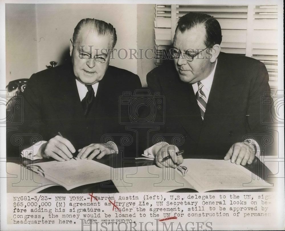 1948 Press Photo Warren Austin U.S. Delegate sings agreement Trygve Lie UN - Historic Images