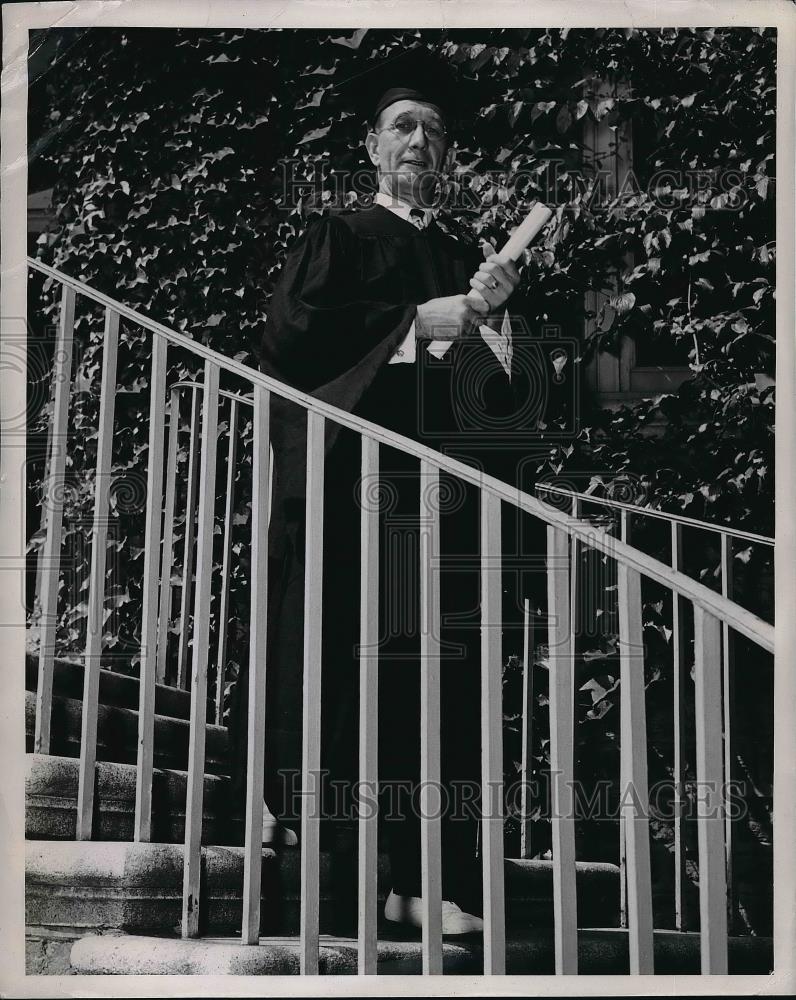 1946 Press Photo Paul N. Loose Engineer with Diploma - Historic Images