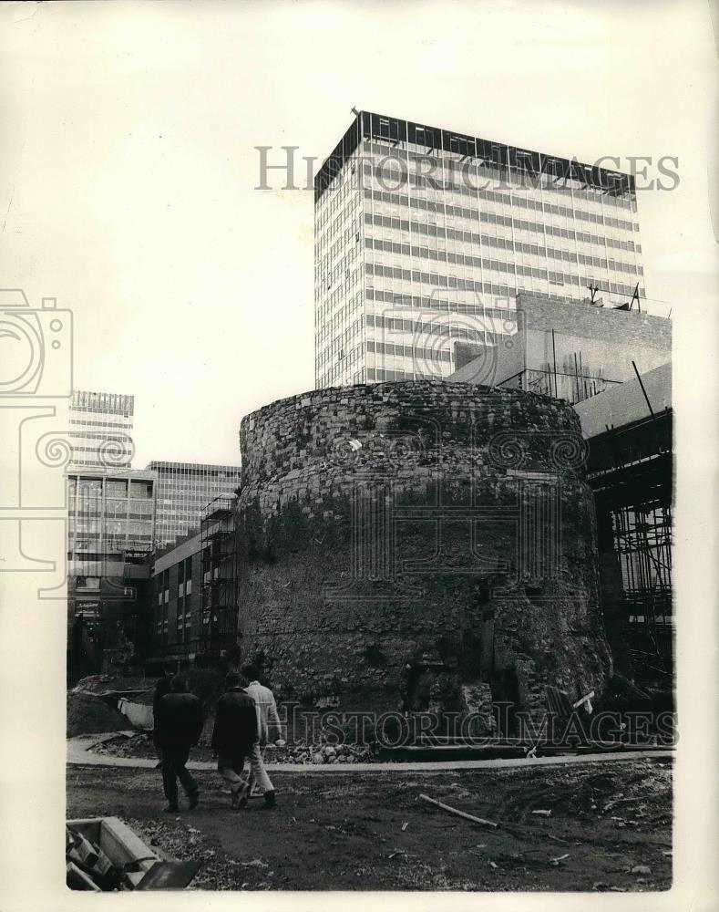 1969 Press Photo London Financial District Roman Stone Fort Building - Historic Images